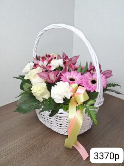 Florist's choice. Bouquet in a basket