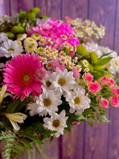 Summer bouquet with hydrangea, spray roses and daisies - Image 8