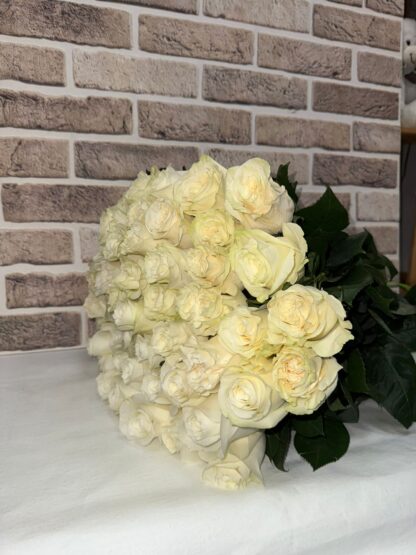 Premium Bouquet of 50 white Roses - Image 4