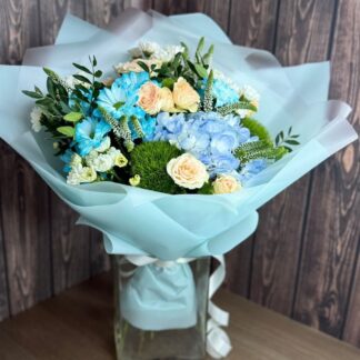  Bouquet is the embodiment of sunshine and natural beauty.